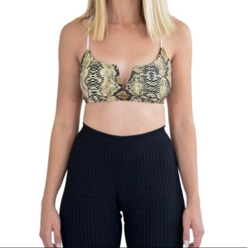 Really cute crop top with the back open